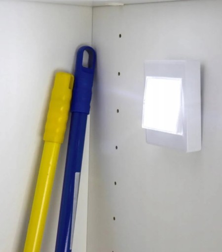 ŠATNÍKOVÁ LAMPA COB 3W LED SPÍNAČ, NA BATÉRIOVÉ OVLÁDANIE + MAGNET + VELCRO