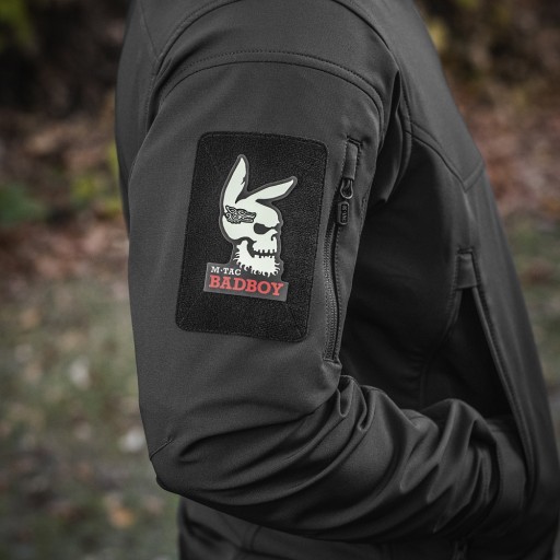 NÁŠIVKA ZNAKU BAD BOY, SVIETEĽNÝ VELCRO M-TAC, ČIERNA