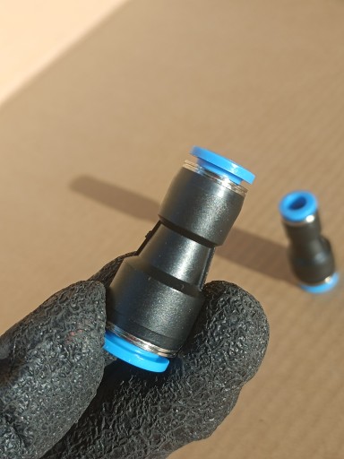Zásuvný konektor pneumatickej redukcie 10 - 8mm PG 10-8