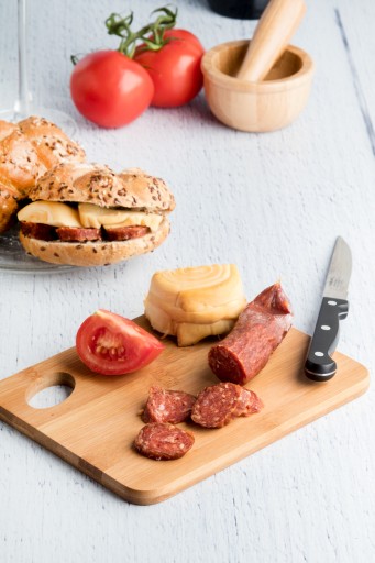 Malá doska na krájanie na podávanie a podávanie dreva