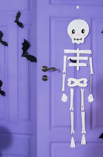 Halloweenska dekorácia na zavesenie kostry
