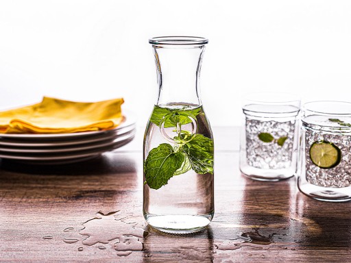 Sklenená karafa Altom Design na vodu, víno, džús, 0,5 l