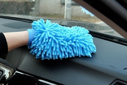 RUKAVICE Z MIKROVLÁKNA NA UMÝVANIE AUTOMOBILOV