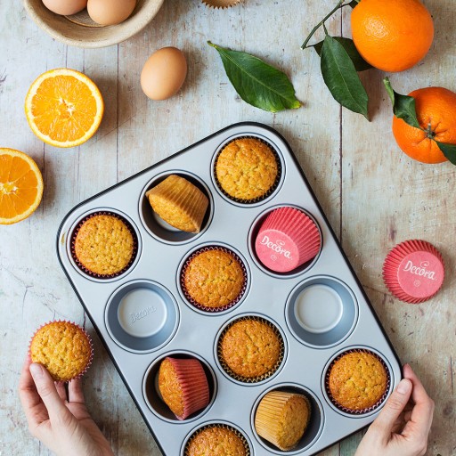 ZNAČKOVÉ VEĽKÉ KOLÍČKY NA MUFFINY RUŽOVÉ DEKORA 75 KS