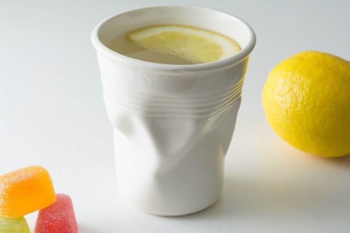 DRVENÝ hrnček VYPADÁ AKO VYTVORENÝ PORCELÁN
