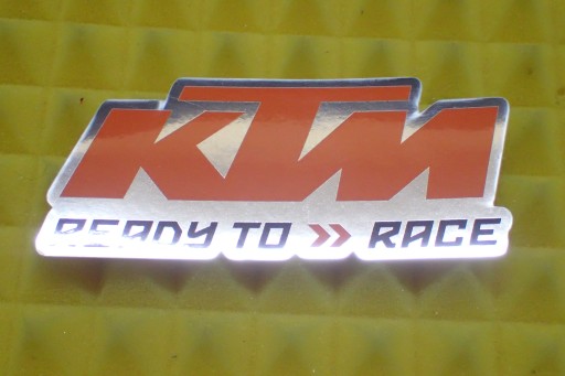 NÁLEPKA KTM PRIPRAVENÁ NA >> PRETEKY NÁLEPKA 11,5 x 4,9 cm