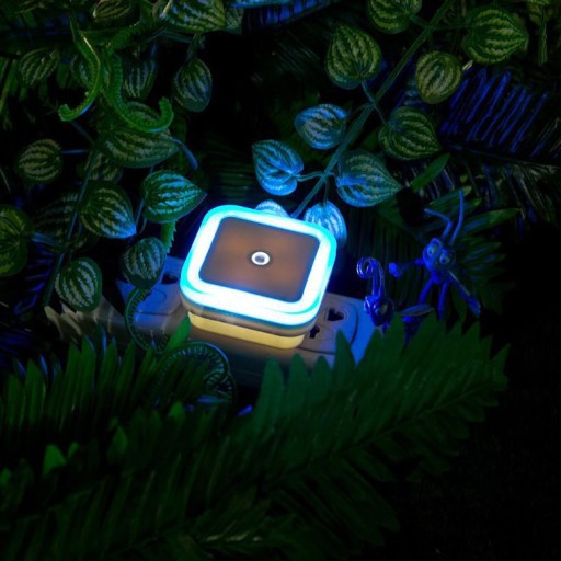 LED nočná lampa pre prepojenie so senzorom súmraku