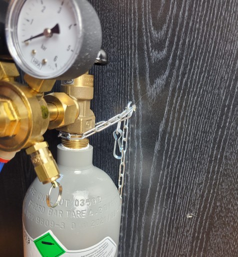 Montáž CO2 fľaše s oxidom uhličitým 2l 5l 8l 6kg