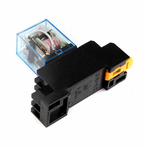Stýkačové relé 230V AC 1x10A 2x5A so základňou