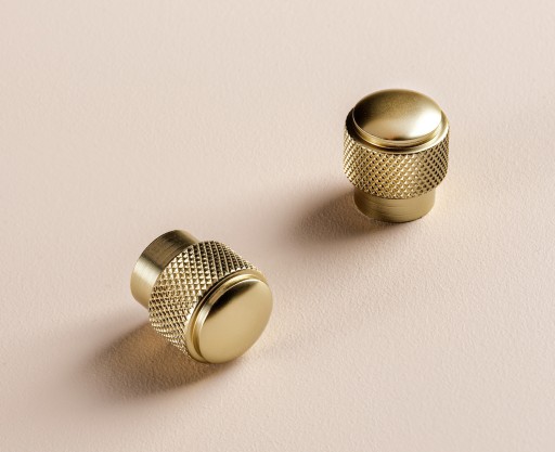 NÁBYTKOVÁ KĽÚČKA INDIUM ZLATÁ RÚČKA 20mm - ELOX
