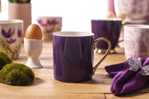 ELEGANTNÝ HRNČEK SO ZLATOU UCHÁČKOU, EXOTICKÁ FIALOVÁ