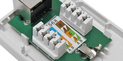 1x RJ45/8P8C STP zásuvka, tienená kat.5E, povrchové LSA kontakty