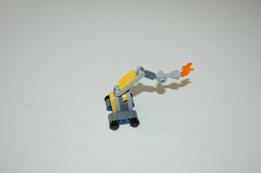 LEGO SUPER HEROES IRON MAN ROBOT DUMB (10g) v2
