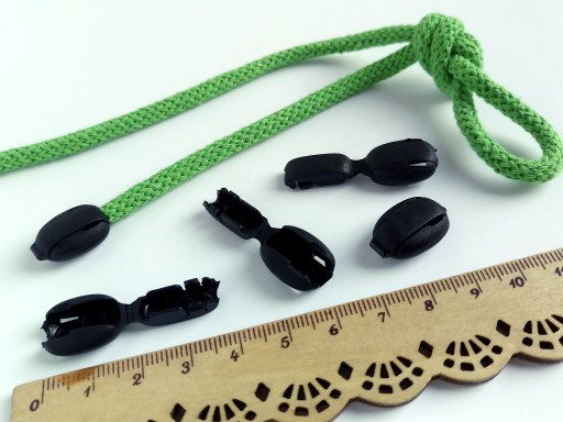 Upínací hrot na gumenú koncovku šnúrky 3 mm, plast, čierny, 10 ks.