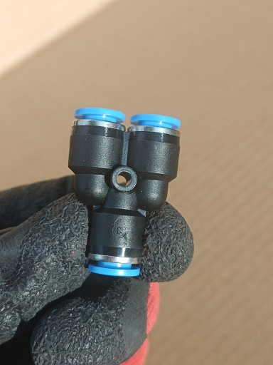 Konektor Y-T Pneumatický zásuvný rozbočovač fi 6mm PY 6