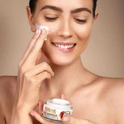 Krém na tvár Eveline Cosmetics Rich Coconut