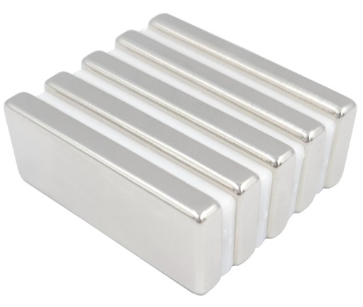 SILNÝ NEODYMOVÝ PLÁŠŤOVÝ MAGNET 40x15x6 / NEODYMOVÉ MAGNETY /