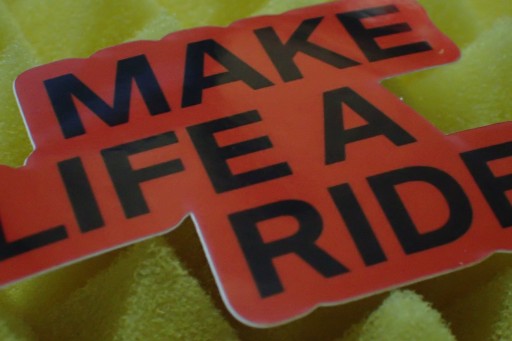 NÁLEPKA BMW MOTORRAD MAKE LIFE A RIDE 7,5 x 5,1 cm