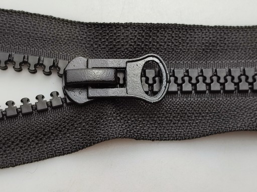 Kocka zips #8 čierna 65 cm