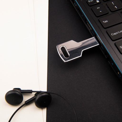 Kovový kľúč Pendrive 2 GB + gravírovanie
