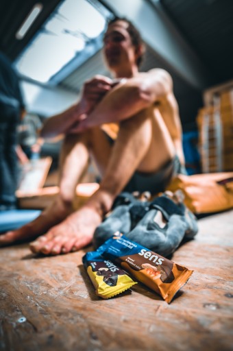 Sila s Adamom Ondrom - Proteínová tyčinka - Horká čokoláda a sezam - 60 g