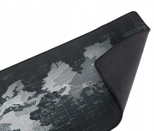 Podložka pod myš, klávesnica, mapa na stole