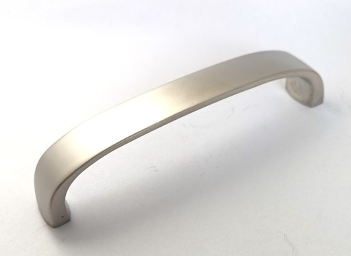 ROVNÁ NÁBYTKOVÁ ÚCHYTKA SATÉNOVÁ, ROZSAH 128MM