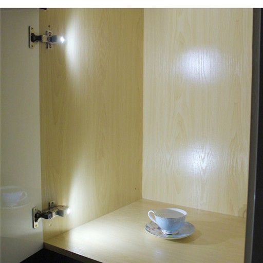 SVIETIDLO NA KRYT PÁNTU DVERÍ SKRINÍK 3 LED + batéria A23