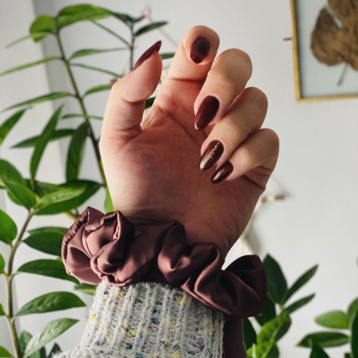 Saténová scrunchie kravata do vlasov Tmavá čokoláda