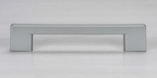ÚCHYTKA NA NÁBYTOK KUCHYŇA SKRINKA ÚCHYTKA ZÁSUVKA ÚCHYTKA STRIEBORNÁ 96MM