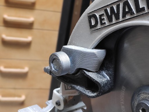 Zámok polohovania krytu disku pre Dewalt DCS391