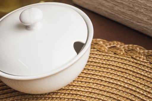 Mini cukornička z bieleho porcelánu