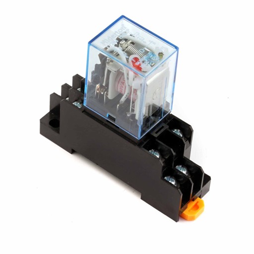 Stýkačové relé 230V AC 1x10A 2x5A so základňou