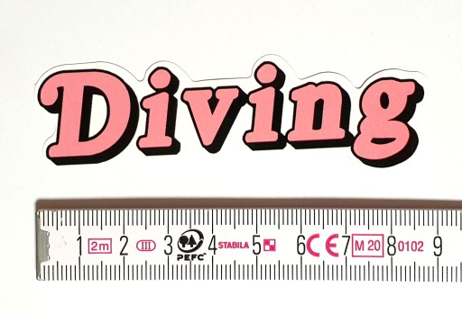 Potápačská nálepka s ružovým nápisom DIVING