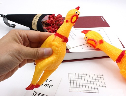 Gumová hračka KURAČKA pre psov, pískacia, 16 cm