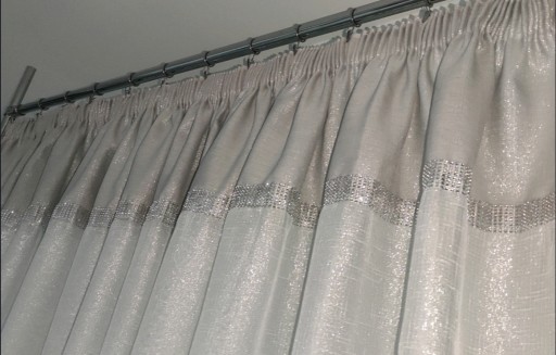 ZÁCLONA BATTISTE MRAZUJÚCA VÁHA NA METER, LESKLÝ VOÁL, VÝŠKA 280 CM