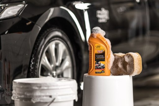 AUTOŠAMPÓN S AUTOVOSKOM, LESKLÁ FARBA, MOJEAUTO 1,3L