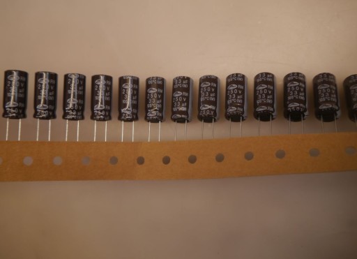 Elektrolytický kondenzátor 250V 33uF 2PCS