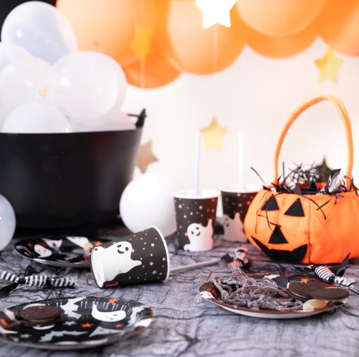 Halloweenske duchové papierové taniere čierne 18cm 6ks