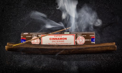 NAG CHAMPA SATYA POLLEN vonné tyčinky 15g Škorica
