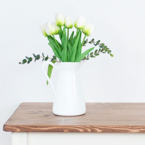 TULIPÁNOVÉ UMELÉ TULIPANY ako živé dekoratívne kytice na veľkonočný balkón
