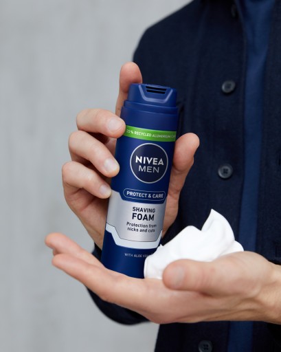 NIVEA MEN PROTECT&CARE Zmäkčujúca pena na holenie pre mužov 200ml