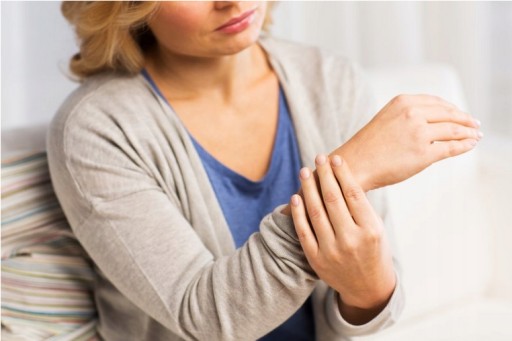Protizápalová analgetická masť na bolesti svalových kĺbov s VČELÍM JEDOM