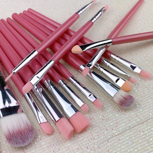SADA ŠTETNÍKOV NA MAKEUP 20 KS PROFESIONÁLNYCH LIEK
