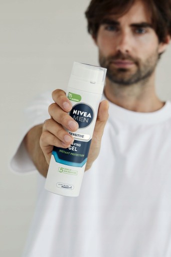 NIVEA MEN Sensitive upokojujúci gél na holenie 200 ml