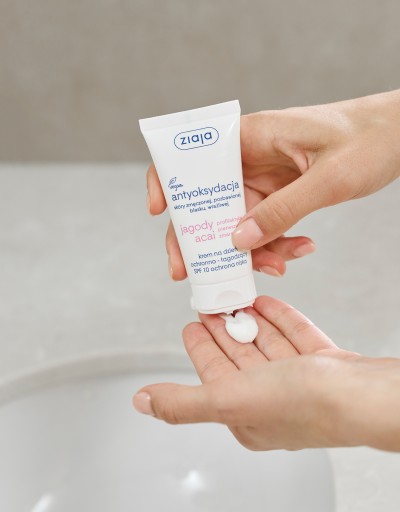 ochranný, upokojujúci denný krém SPF 10, bobule acai