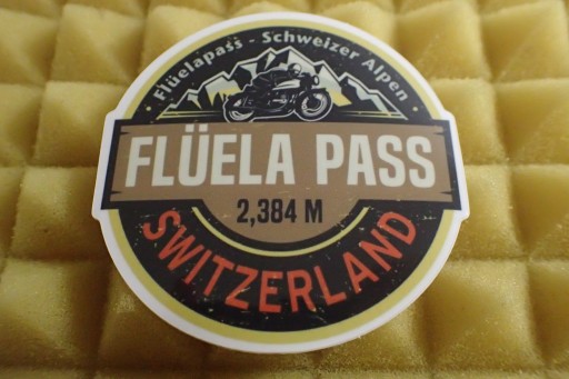 NÁLEPKA NA FLUELA PASS ŠVAJČIARSKO 6,6 x 6,6 cm UNIKÁTNA KOLEKCIA