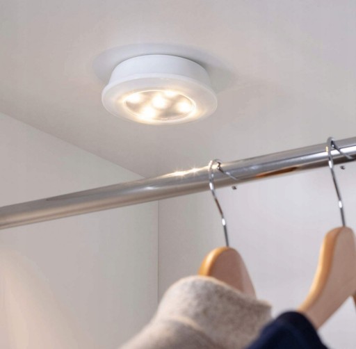 SAMOLEPIACA DOTYKOVÁ BATÉRIOVÁ LED LAMPA
