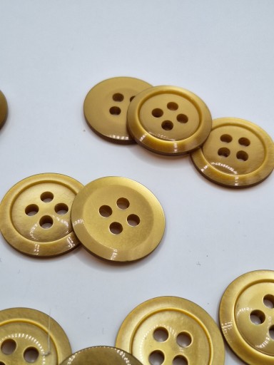 Plastový gombík, zlatý, klasický, 4 dierky, 25 mm, 2 kusy