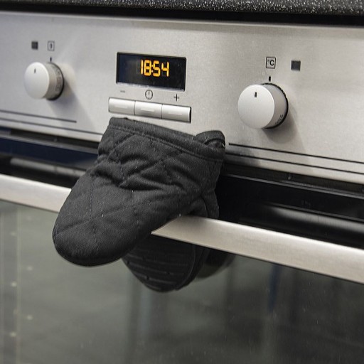 BAVLNENÁ KUCHYŇSKÁ RUKAVICA SO SILIKÓNOVÝM POVRCHOM A MAGNETOM
